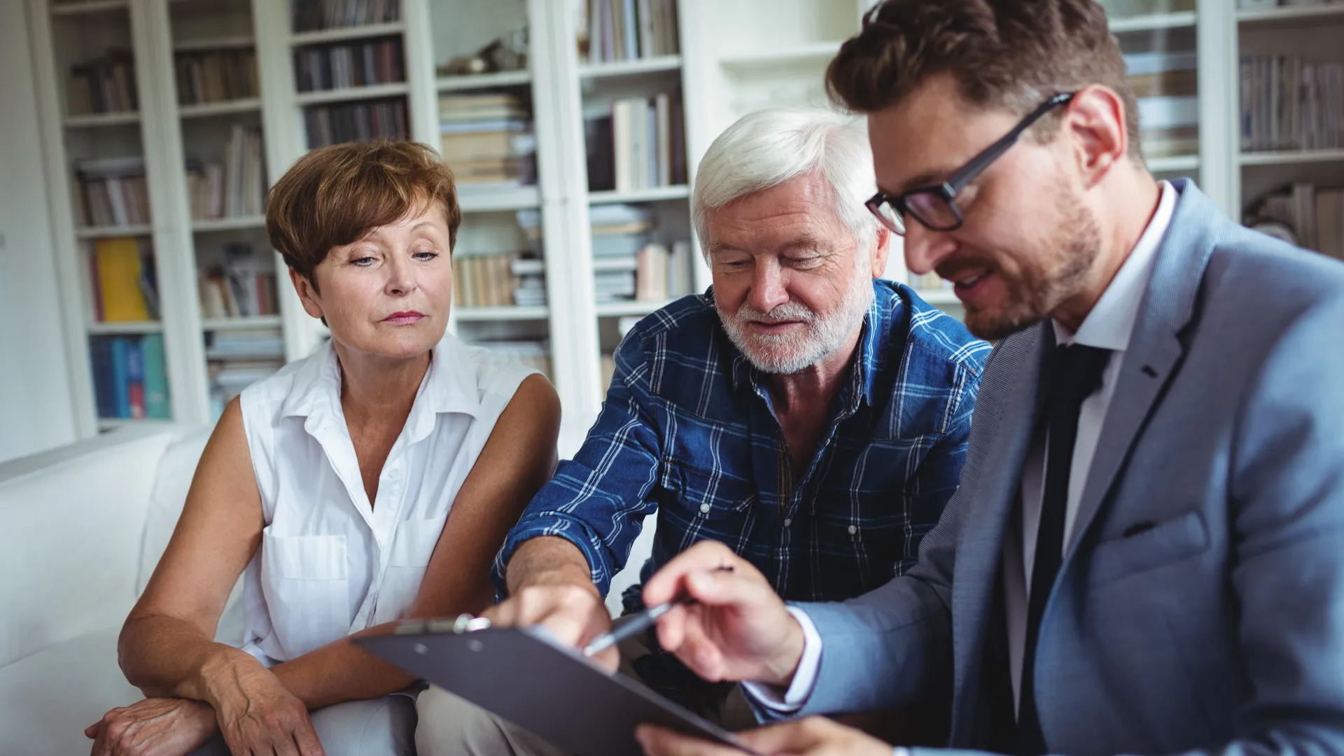 senior-couple-with-advisor